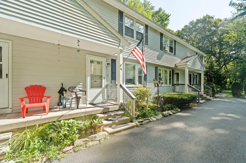 94 Granite Street Londonderry NH 03053