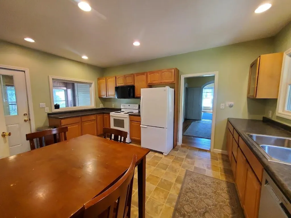 27 Seminary Road Lebanon NH 03784
