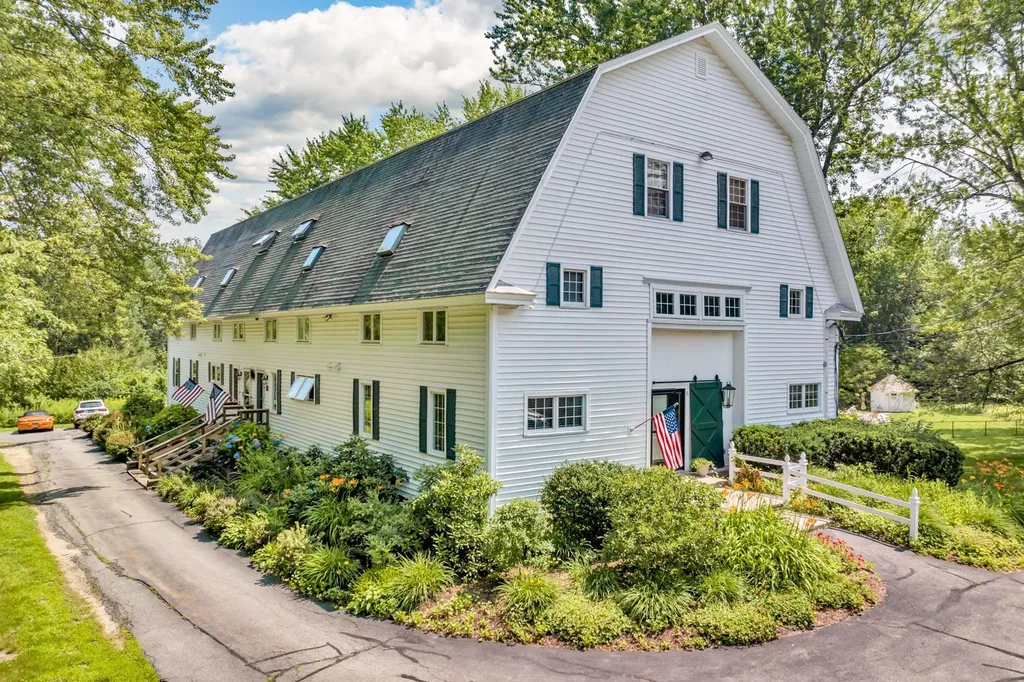 2 Farmhouse Lane Wolfeboro NH 03894