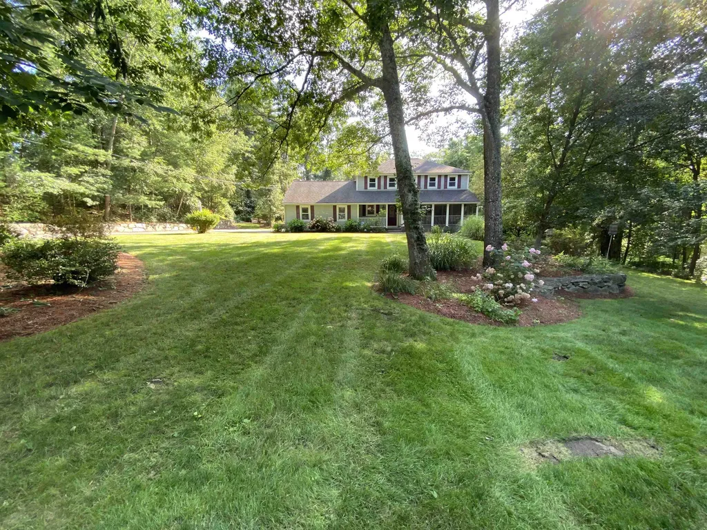 12 Beechwood Road Hudson NH 03051
