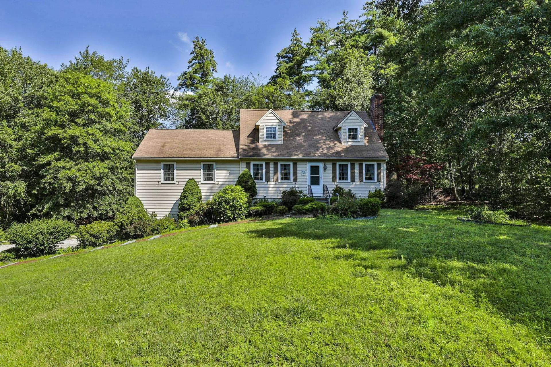 2 Coventry Lane Londonderry NH 03053