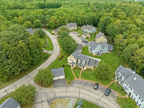 27 Williamsburg Circle Laconia NH 03246