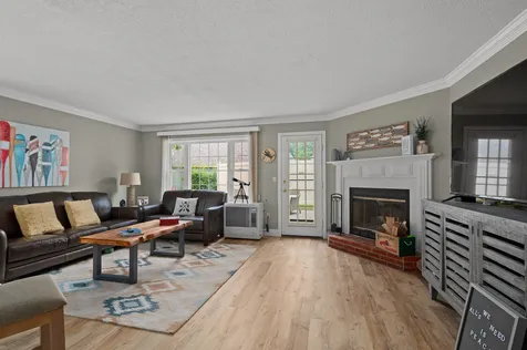 27 Williamsburg Circle Laconia NH 03246