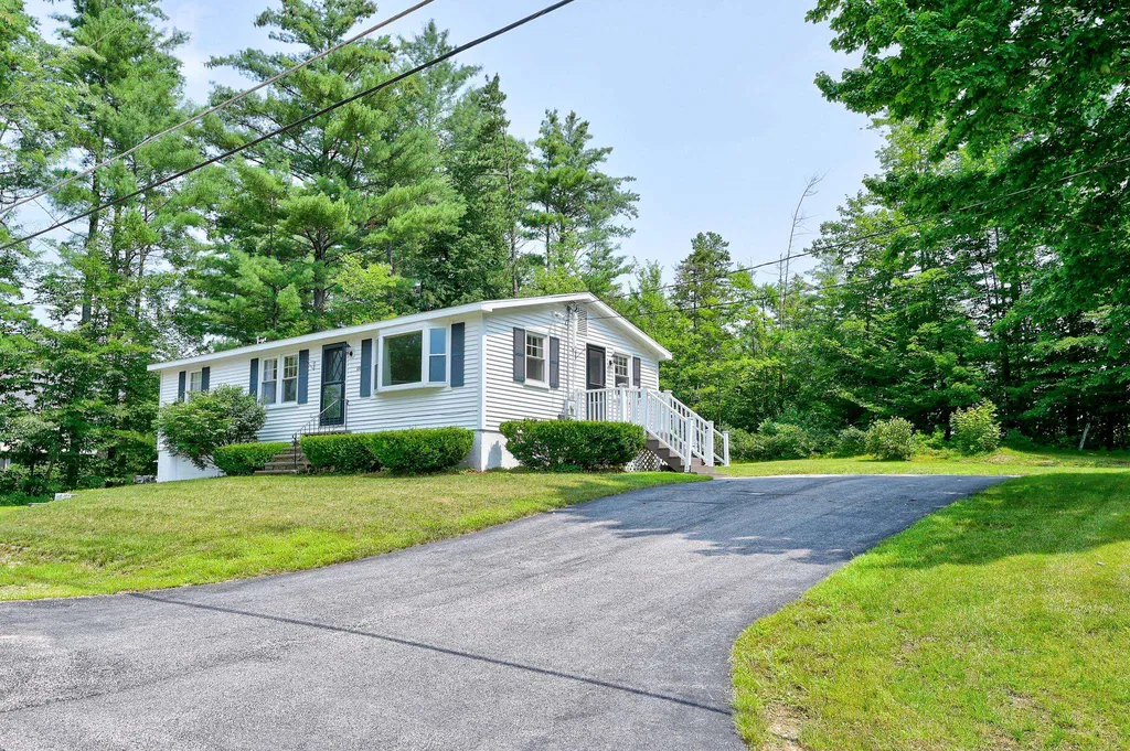 106 Fairview Avenue Conway NH 03818