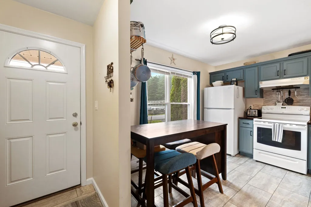 10 Flanders Road Enfield NH 03748