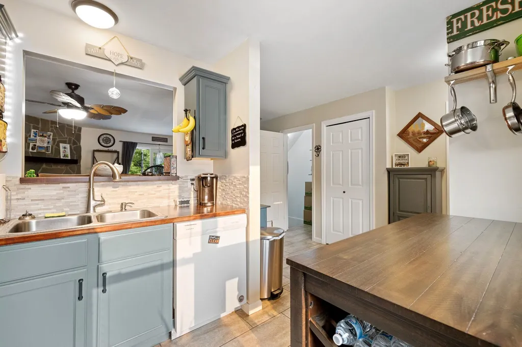 10 Flanders Road Enfield NH 03748