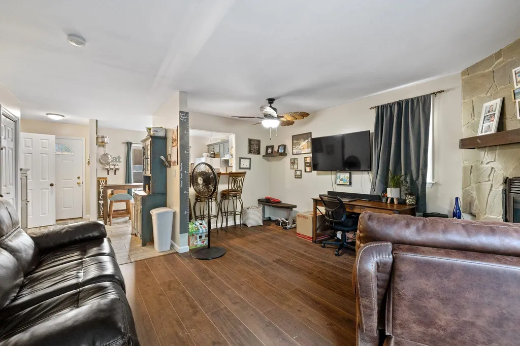 10 Flanders Road Enfield NH 03748