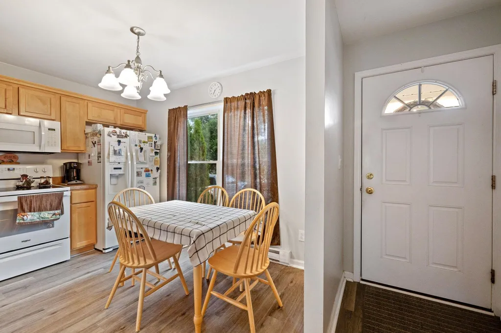 10 Flanders Road Enfield NH 03748