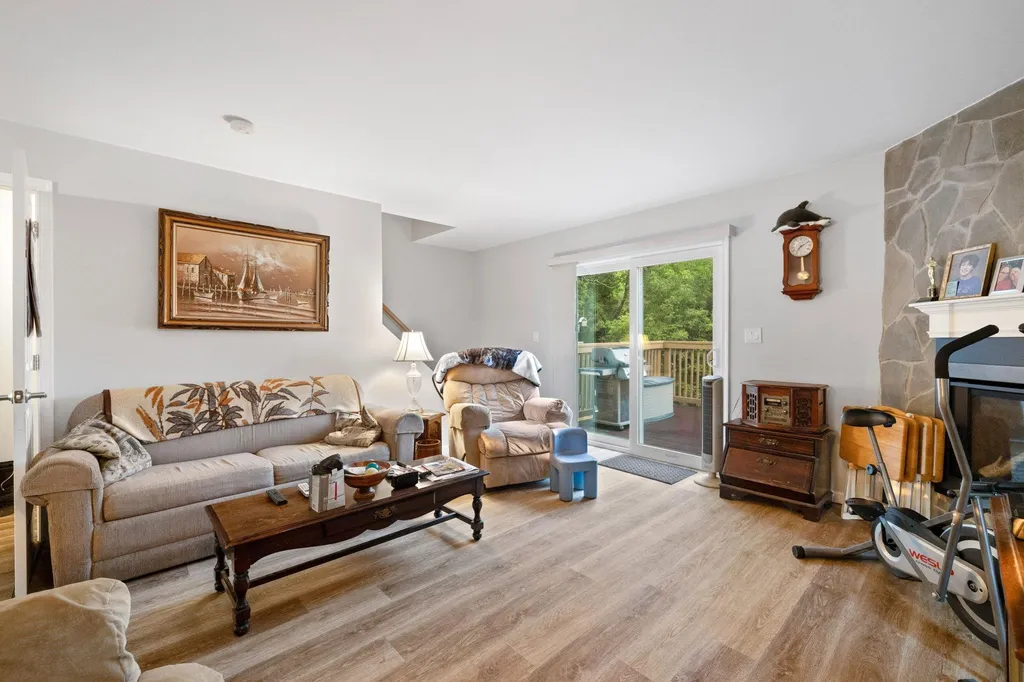 10 Flanders Road Enfield NH 03748