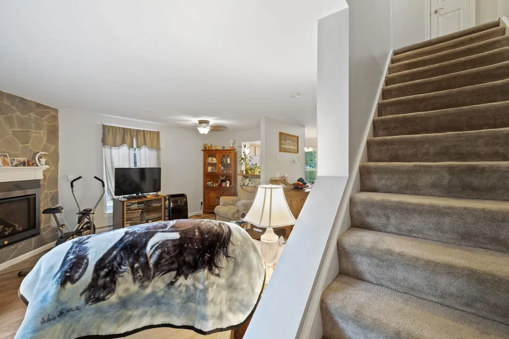 10 Flanders Road Enfield NH 03748