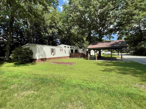 320 Old Lake Shore Road Gilford NH 03249