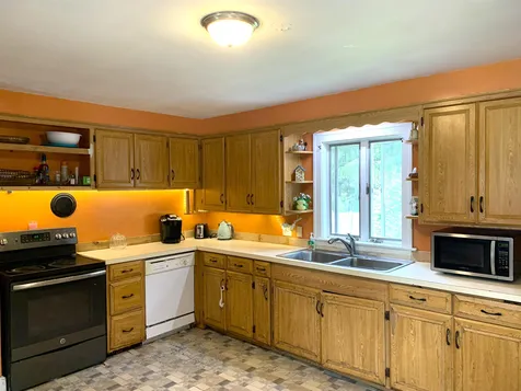 33 Nash Parkway Somersworth NH 03878