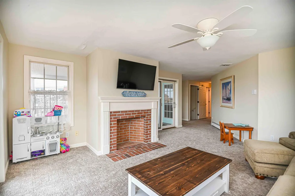 21 Chelmsford Street Seabrook NH 03874