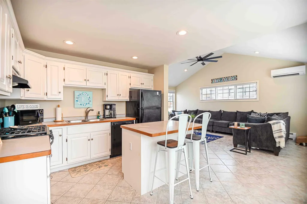 21 Chelmsford Street Seabrook NH 03874