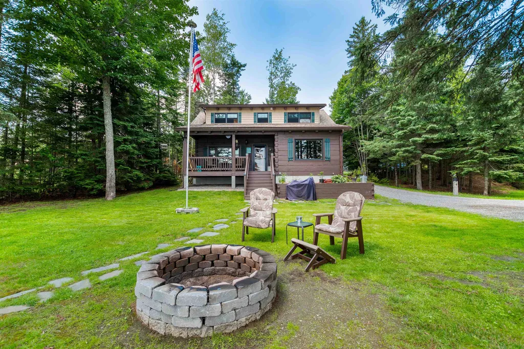 3262 North Main Street Pittsburg NH 03592