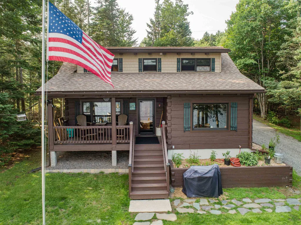 3262 North Main Street Pittsburg NH 03592