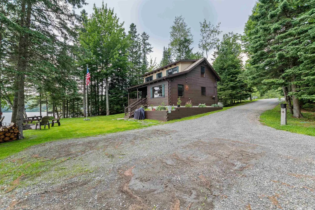 3262 North Main Street Pittsburg NH 03592