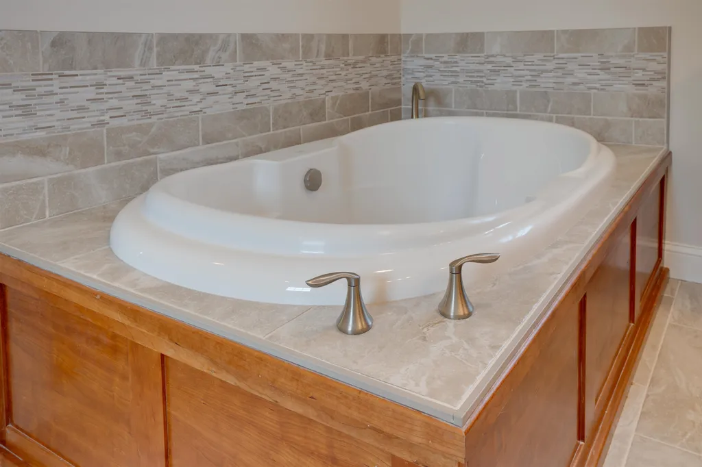 21 Brookview Road Windham NH 03087