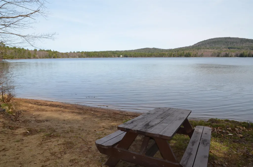 18 Winnigon Road Madison NH 03849