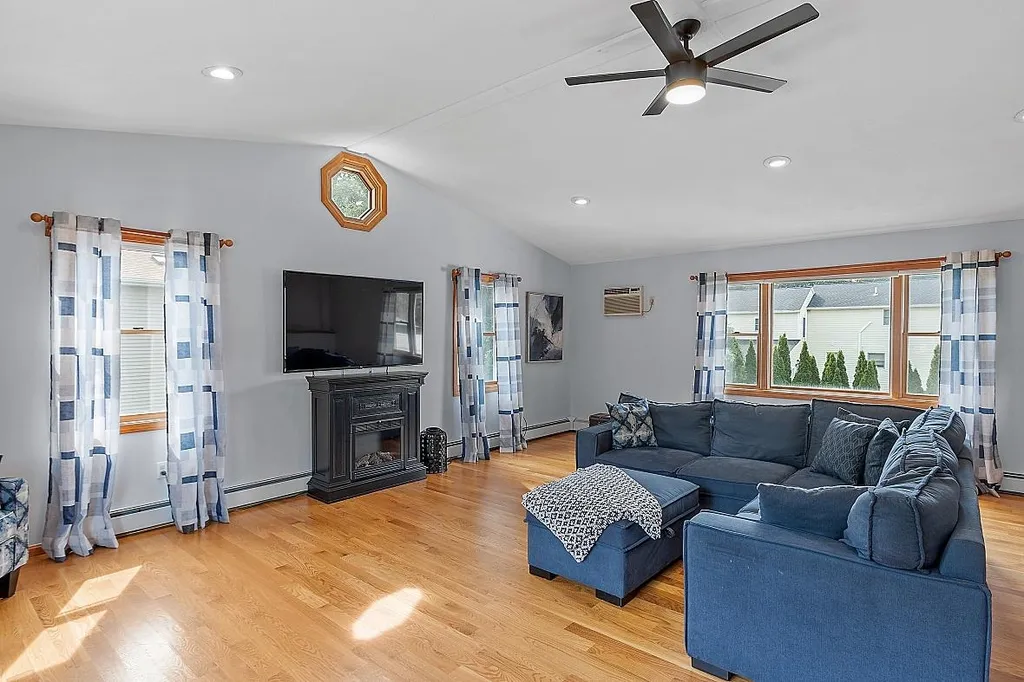 48 Elmwood Avenue Salem NH 03079