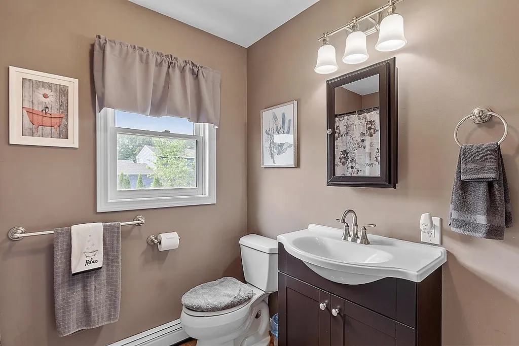 48 Elmwood Avenue Salem NH 03079