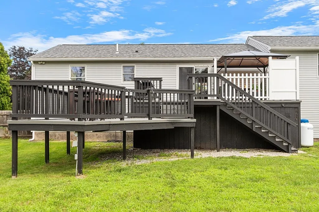 48 Elmwood Avenue Salem NH 03079