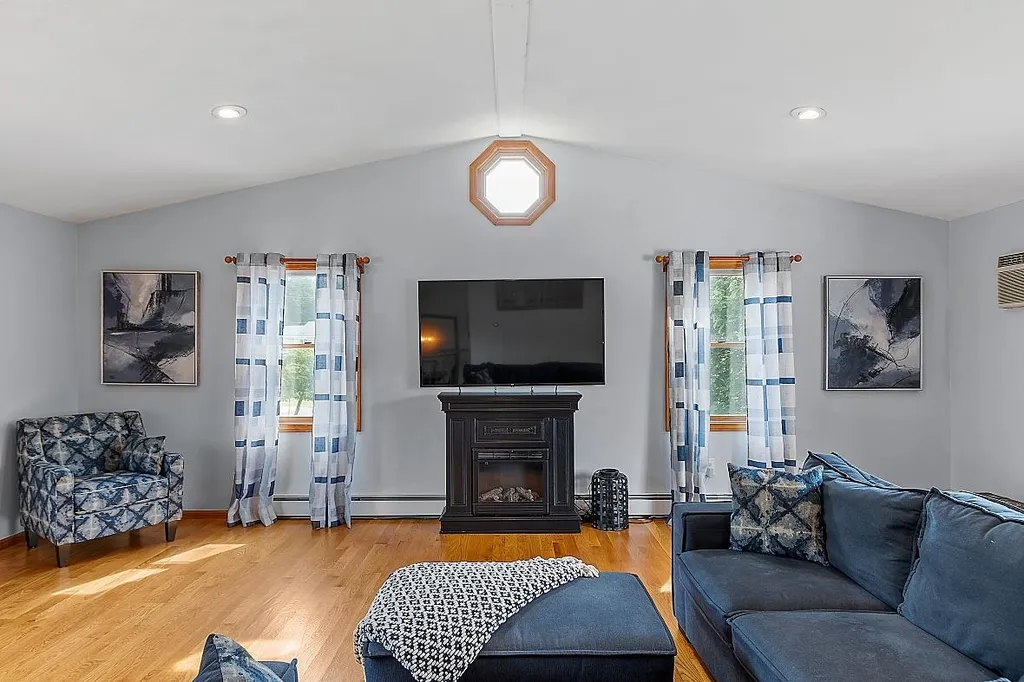 48 Elmwood Avenue Salem NH 03079