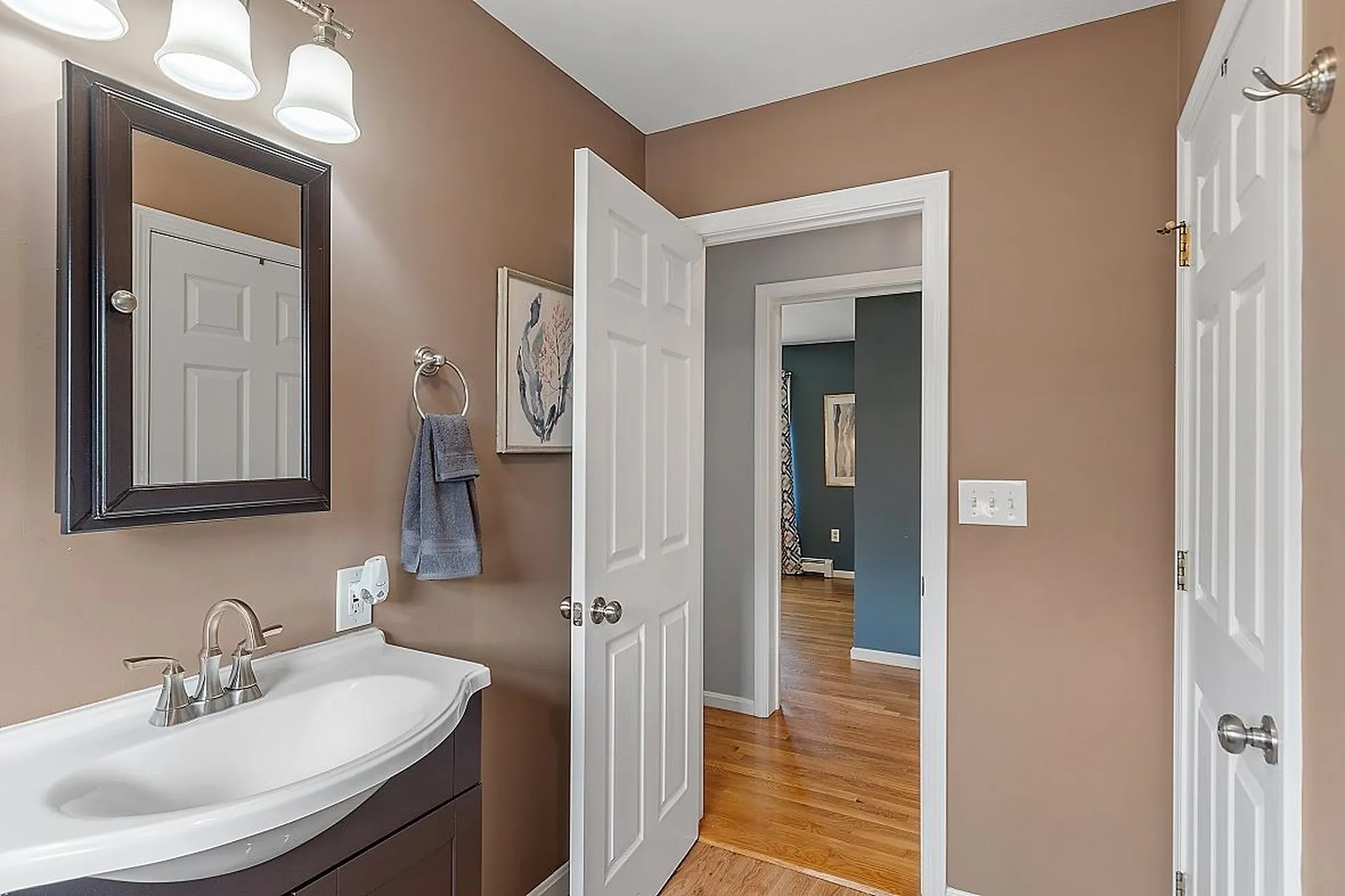 48 Elmwood Avenue Salem NH 03079