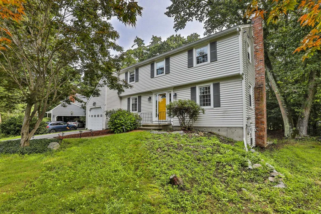 17 Shelburne Road Nashua NH 03063