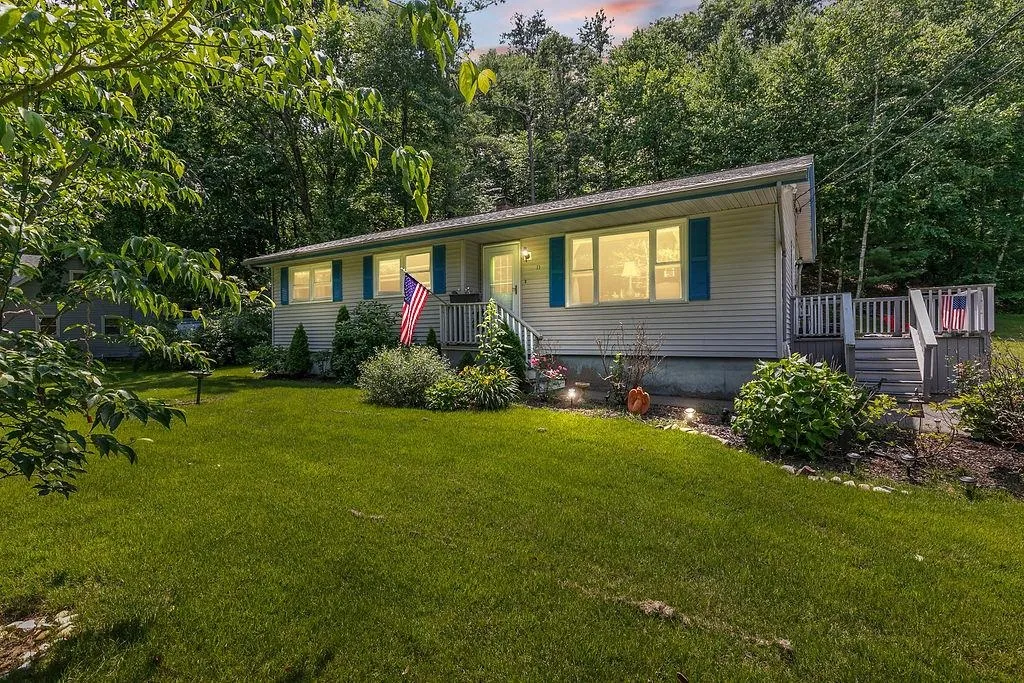11 Bear Hill Road Newton NH 03858