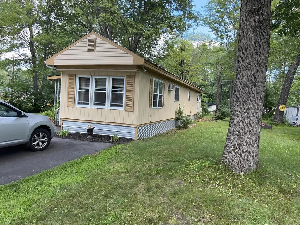12 Flamingo Drive Concord NH 03303