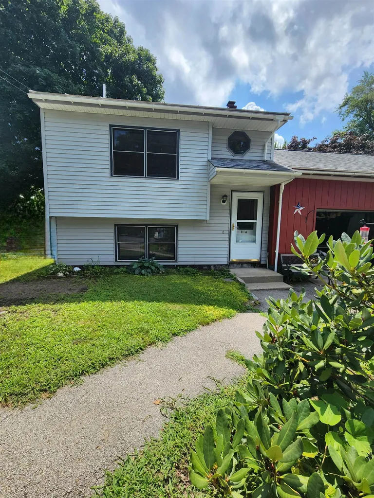 18 Grand Avenue Hudson NH 03051-0000