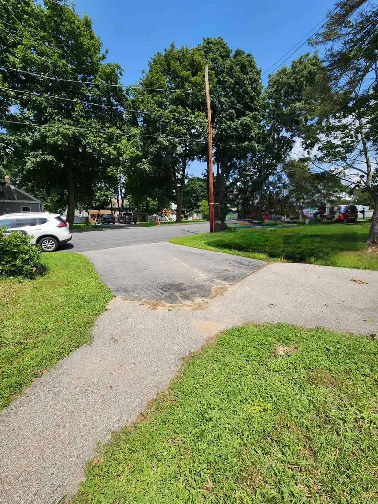 18 Grand Avenue Hudson NH 03051-0000