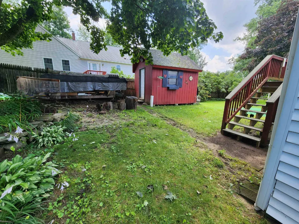 18 Grand Avenue Hudson NH 03051-0000