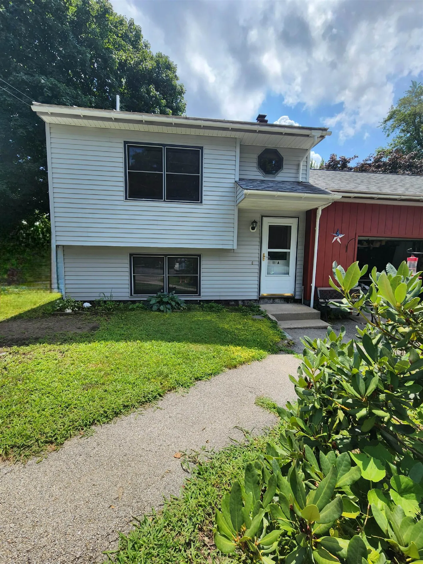 18 Grand Avenue Hudson NH 03051-0000