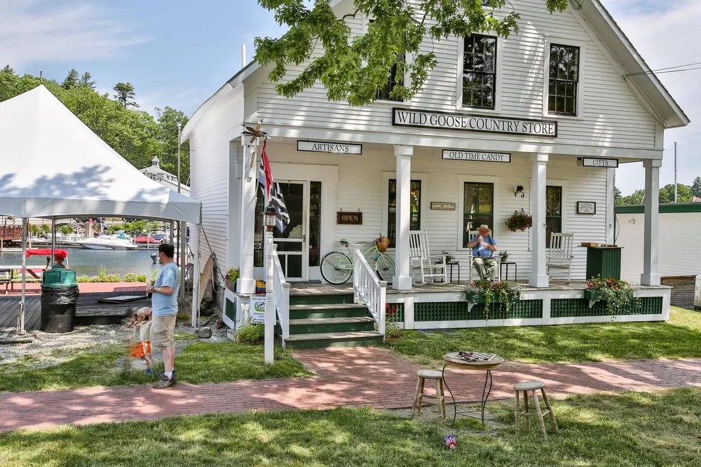 60 North Road Sunapee NH 03782