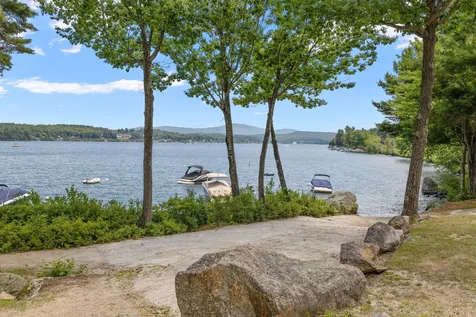 9 Harvest Lane Laconia NH 03246