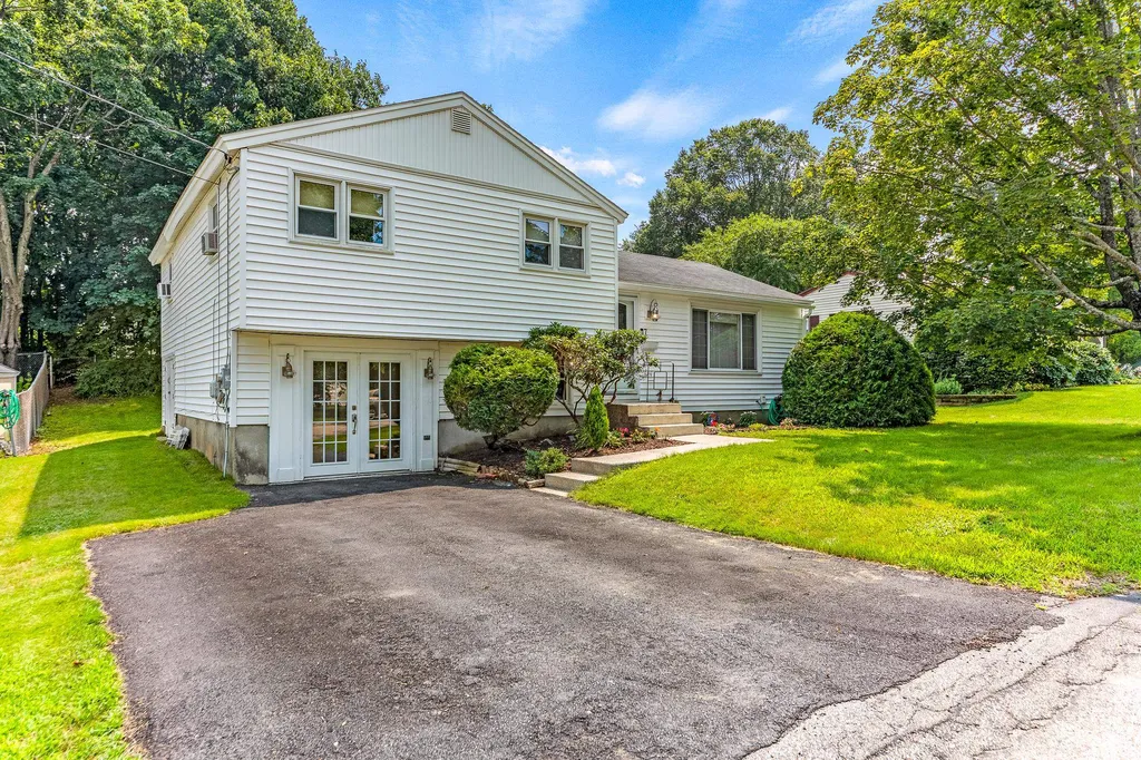 7 Larry Lane Portsmouth NH 03801