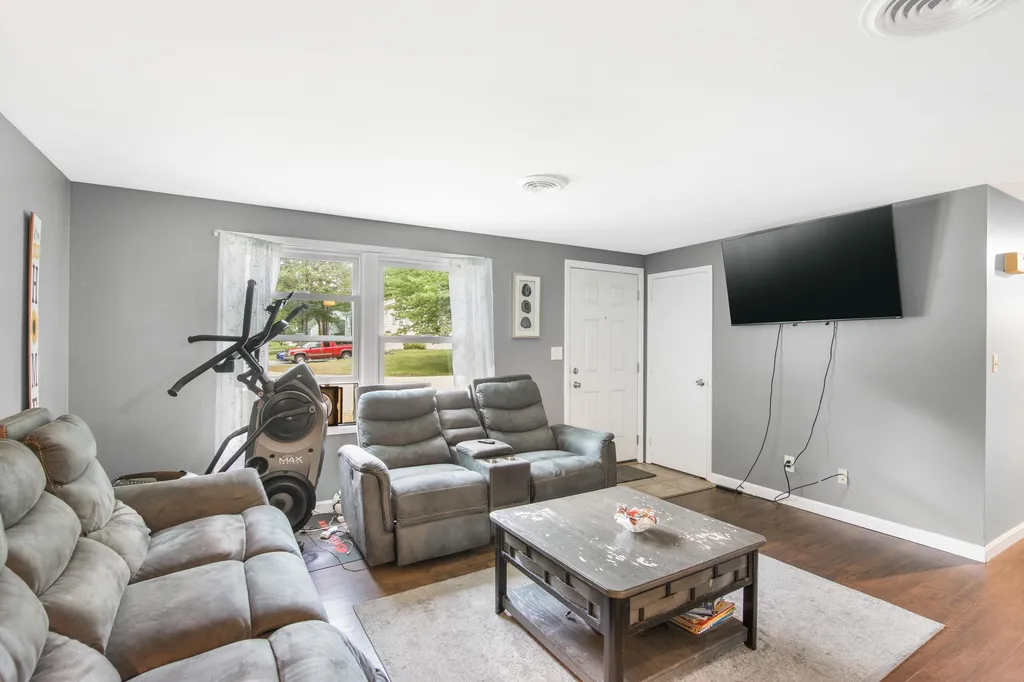 12 Maplewood Avenue Rochester NH 03867