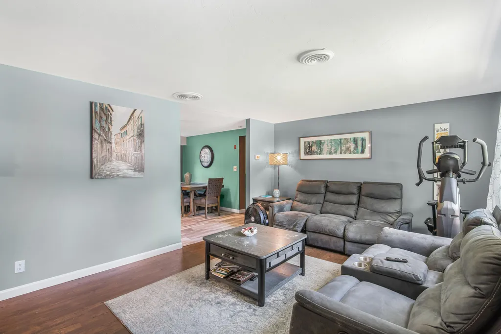 12 Maplewood Avenue Rochester NH 03867
