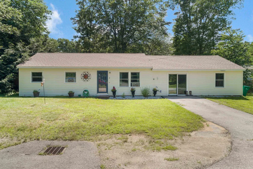 12 Maplewood Avenue Rochester NH 03867