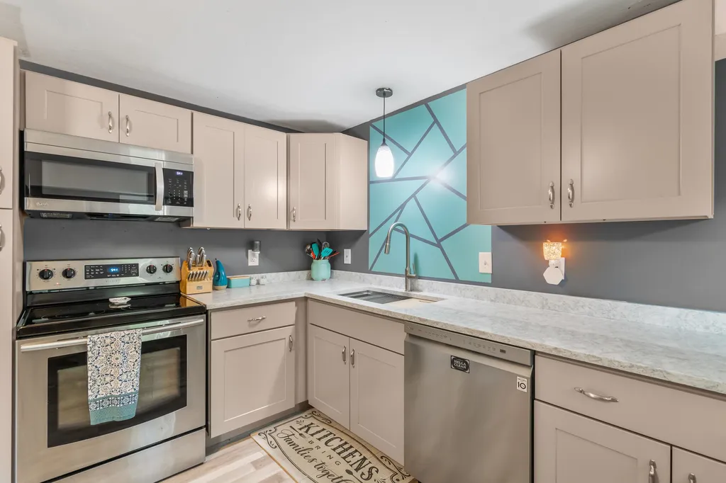 12 Maplewood Avenue Rochester NH 03867