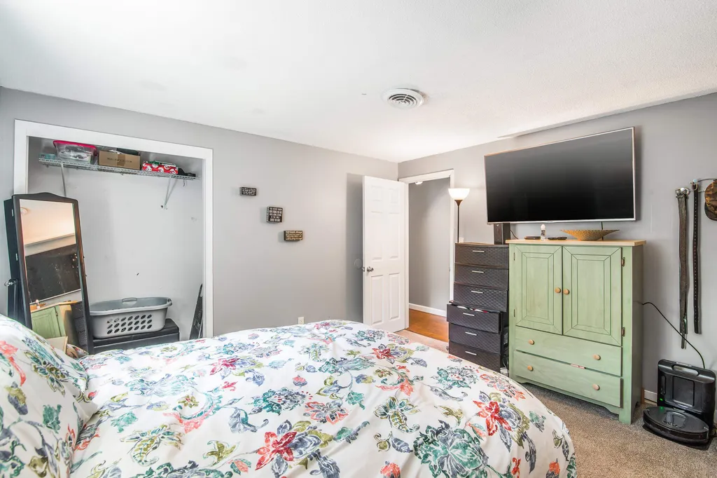 12 Maplewood Avenue Rochester NH 03867