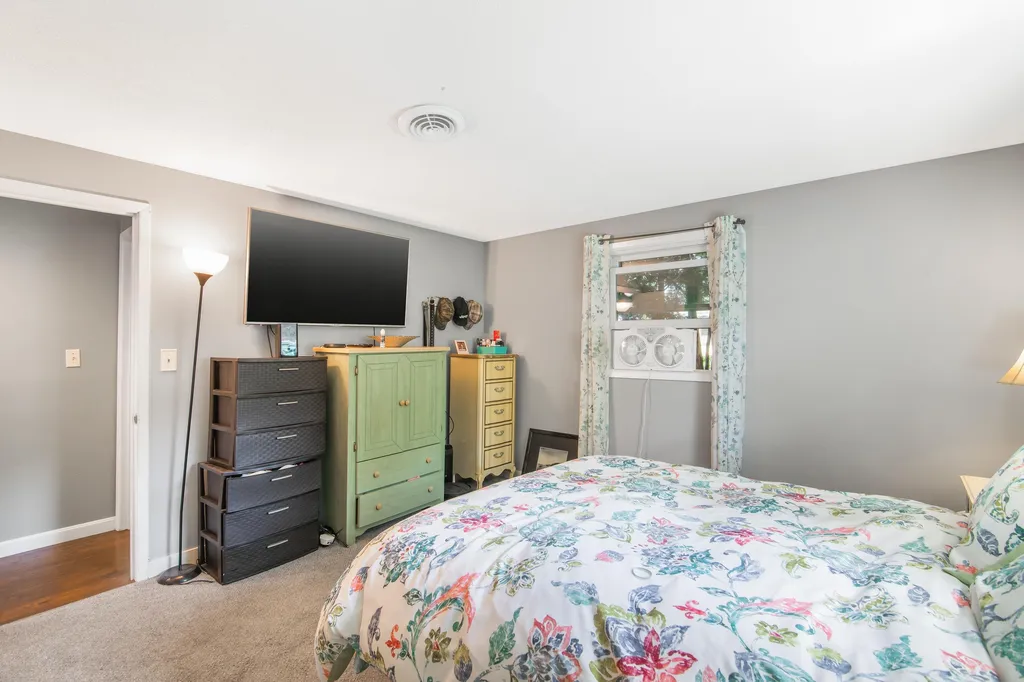 12 Maplewood Avenue Rochester NH 03867