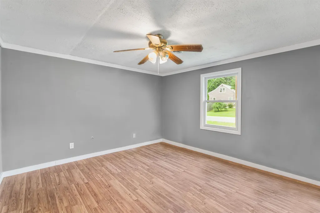 12 Maplewood Avenue Rochester NH 03867