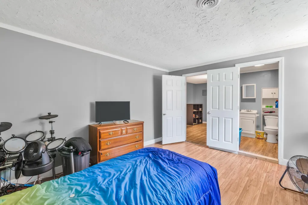 12 Maplewood Avenue Rochester NH 03867
