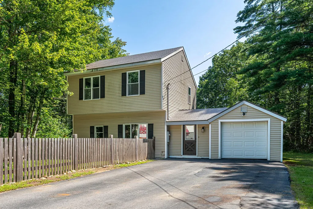 37 Leonard Avenue Hooksett NH 03106