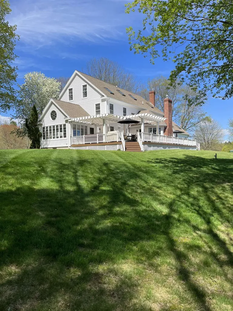 97-6 North Road Fremont NH 03044