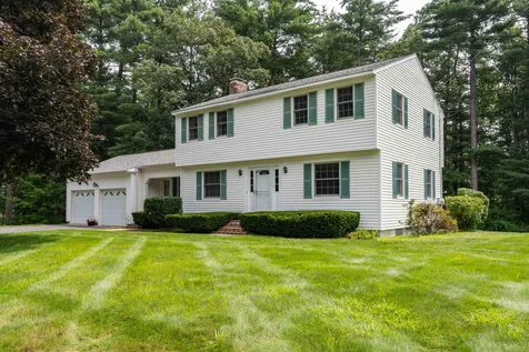 24 Hunters Lane Nashua NH 03063