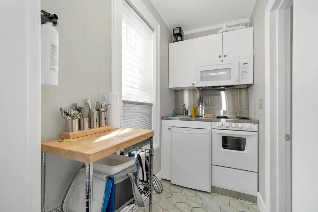 42 Glendon Street Wolfeboro NH 03894